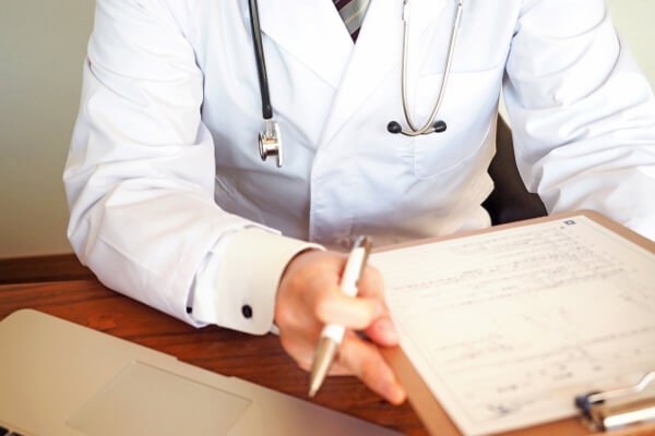 公的介護保険における特定疾病とは？若い人がハマる意外な落とし穴？