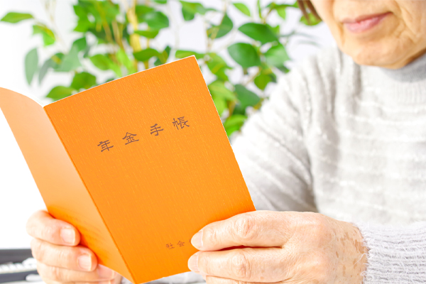 遺族年金の受給額や受給要件とは？受給に必要な手続きも解説