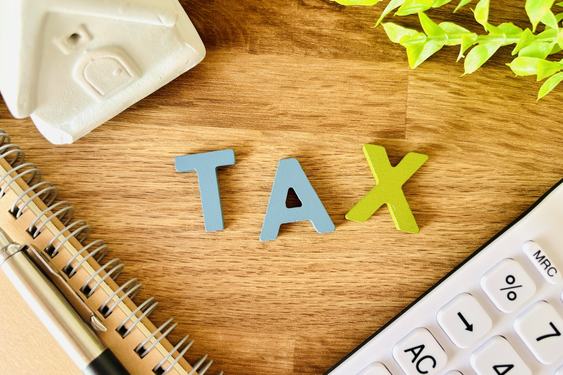 FP監修｜生命保険金受け取りには税金がかかる！「どんな税がかかるの？」